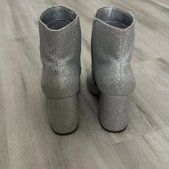 7.5 booties great for going out and very comfortable! Worn 1x!! - Picture 3 of 3